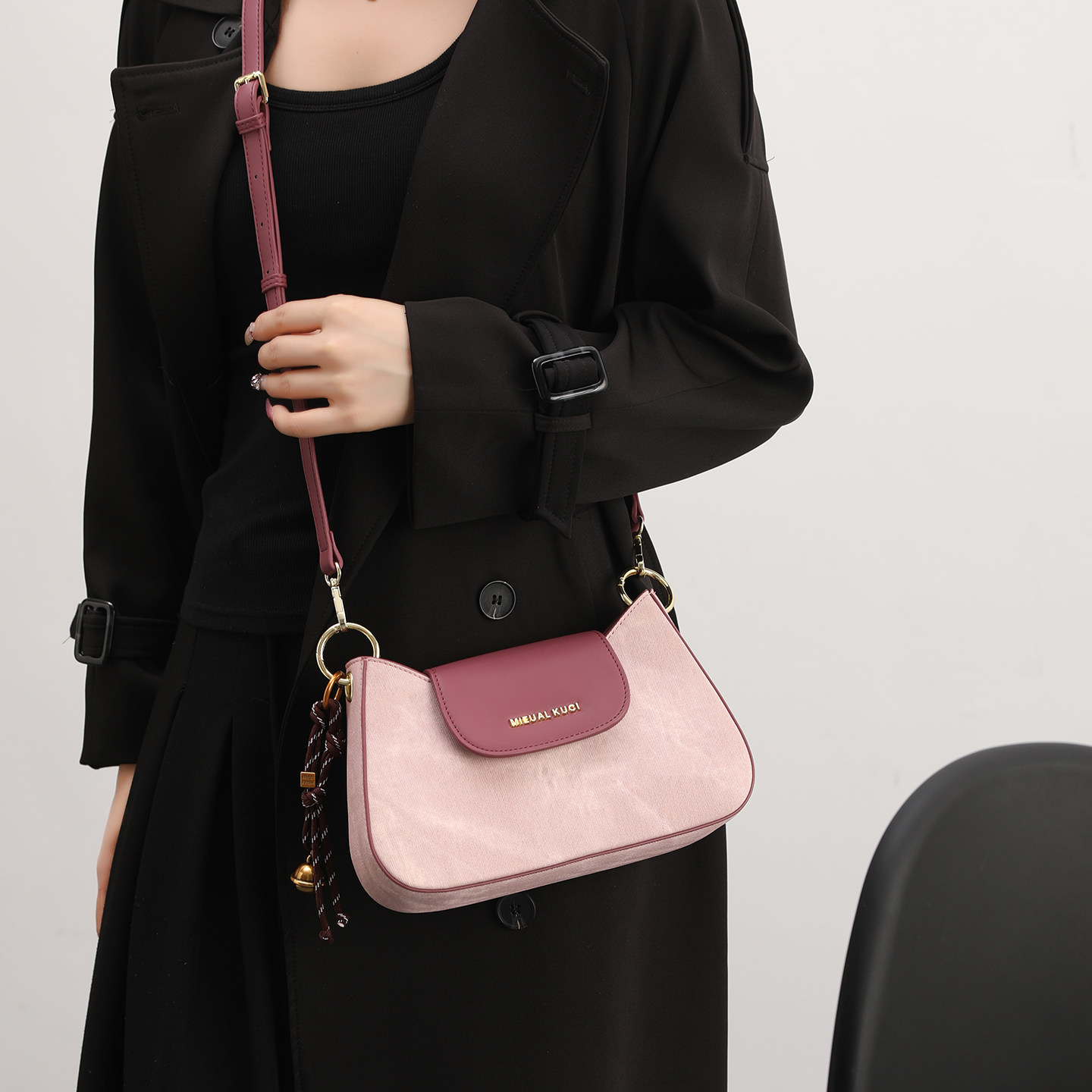 香港品牌轻奢生日礼物包包女2026新款精致斜挎包小众粉色腋下包,淘宝优惠券,粉丝福利购,淘宝优惠卷