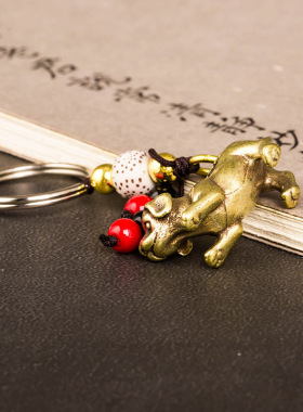生肖属兔佩戴仿黄金钥匙扣吊坠