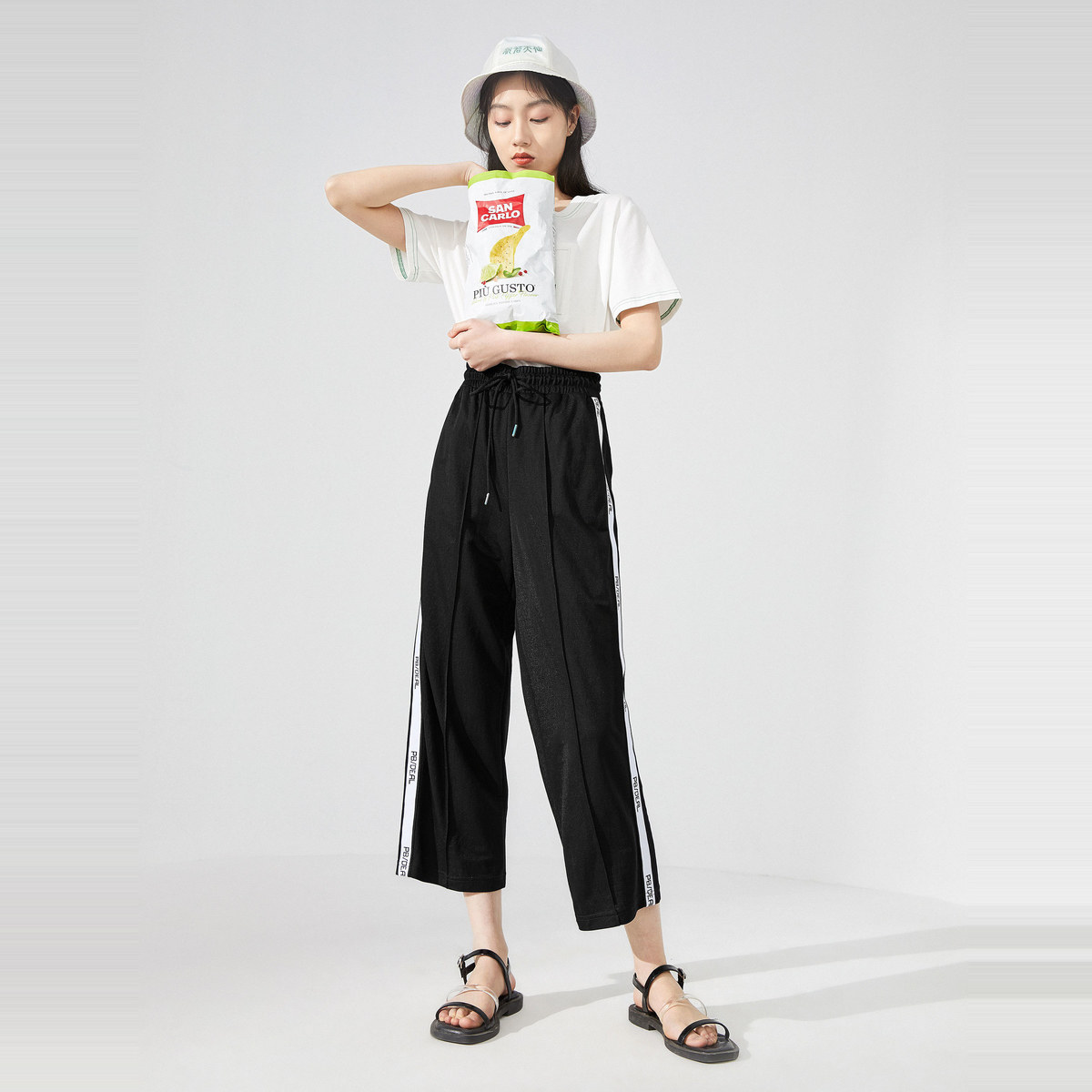 太平鸟舒适型2020夏季新款直筒裤 太平鸟喜之乐休闲裤