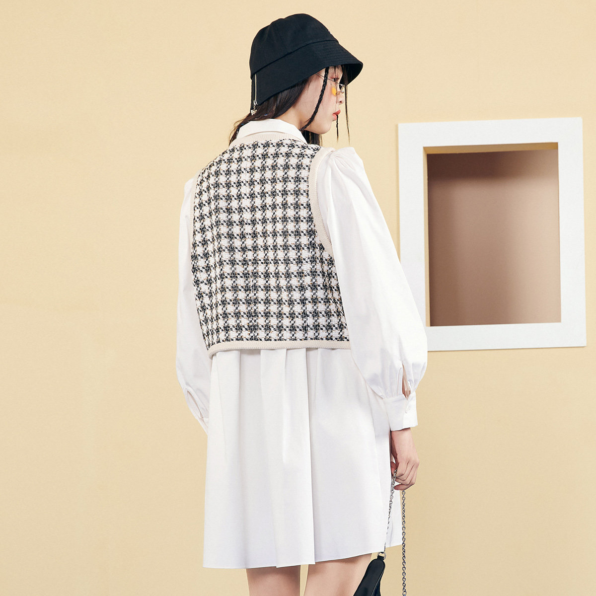 太平鸟白色两件套马甲2020连衣裙 太平鸟连衣裙