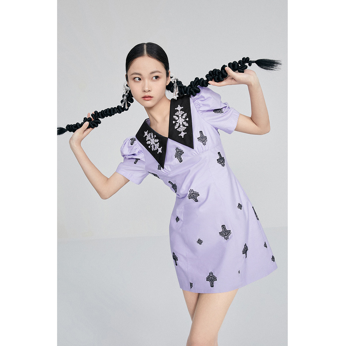 太平鸟刺绣2022年夏季新款连衣裙 太平鸟喜之乐连衣裙