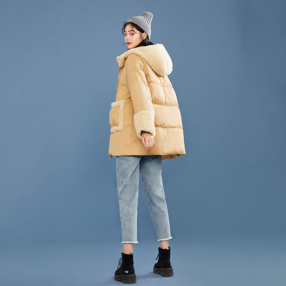 太平鸟2020年秋冬新款拼接羽绒服 太平鸟喜之乐羽绒服