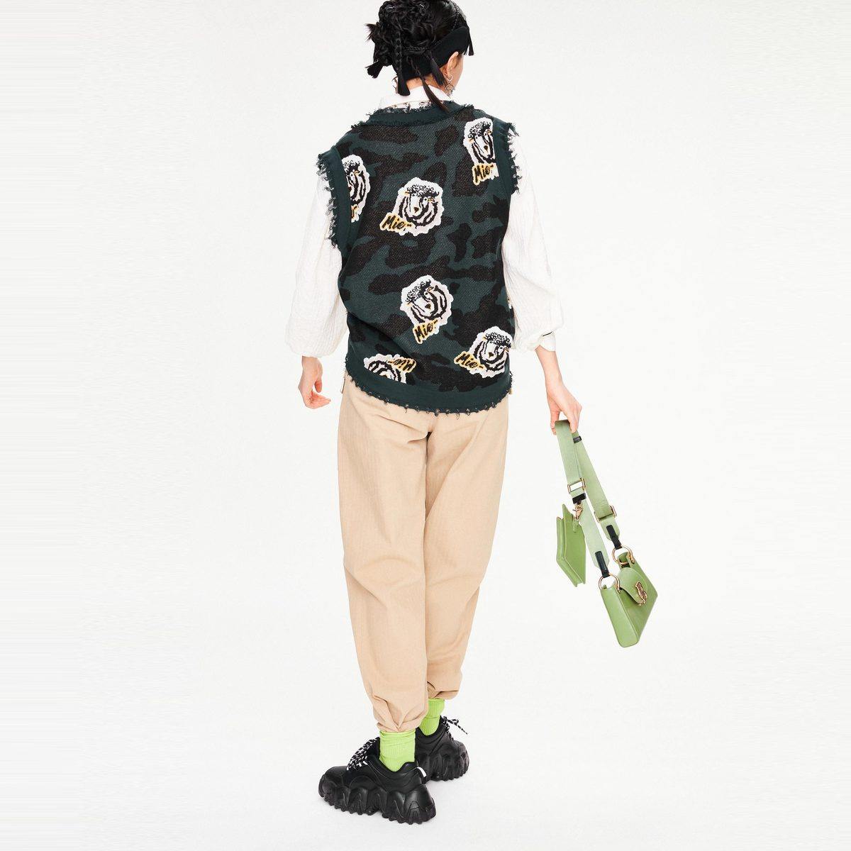  太平鸟毛针织衫