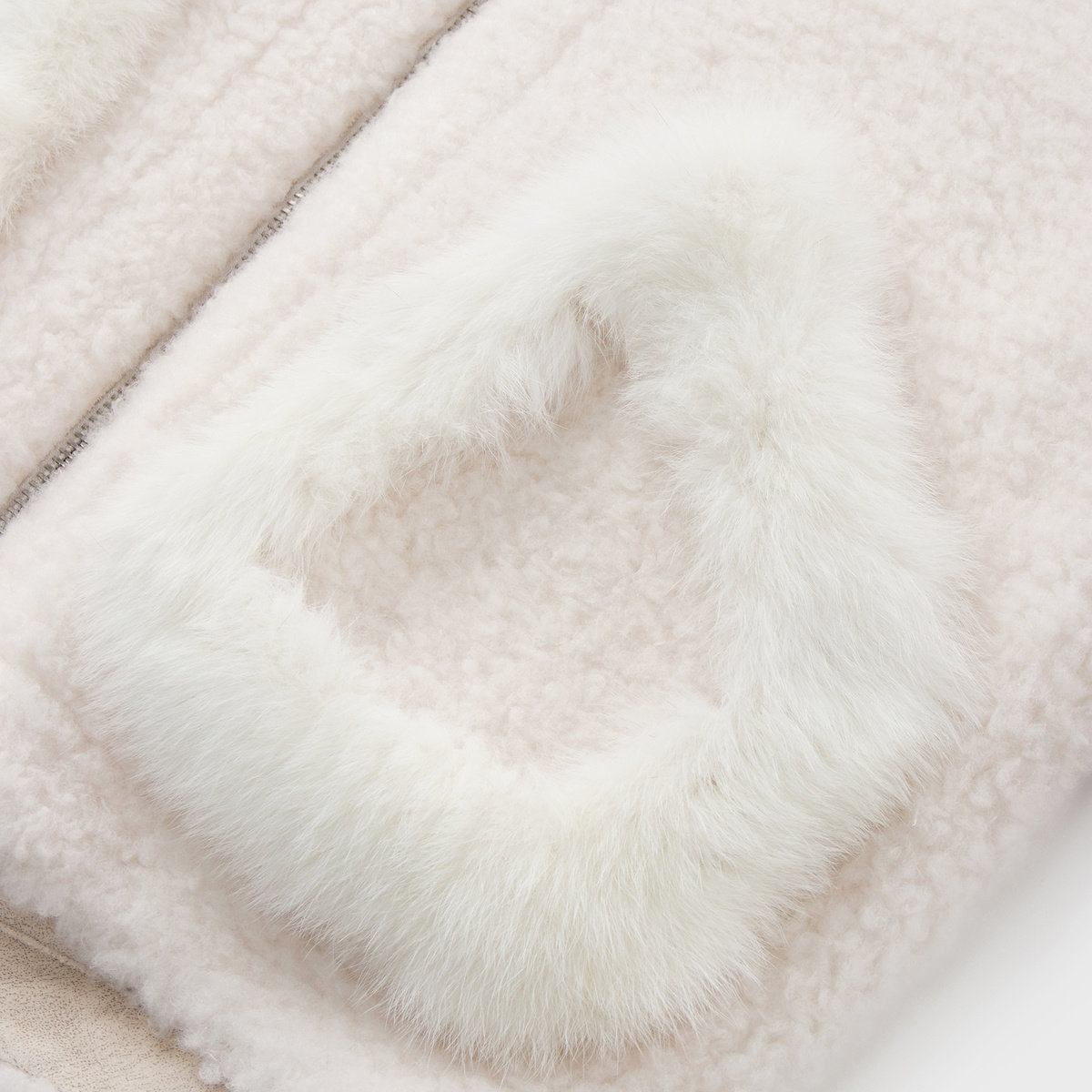 太平鸟2020年冬季新款时尚短款外套 太平鸟广仁皮草