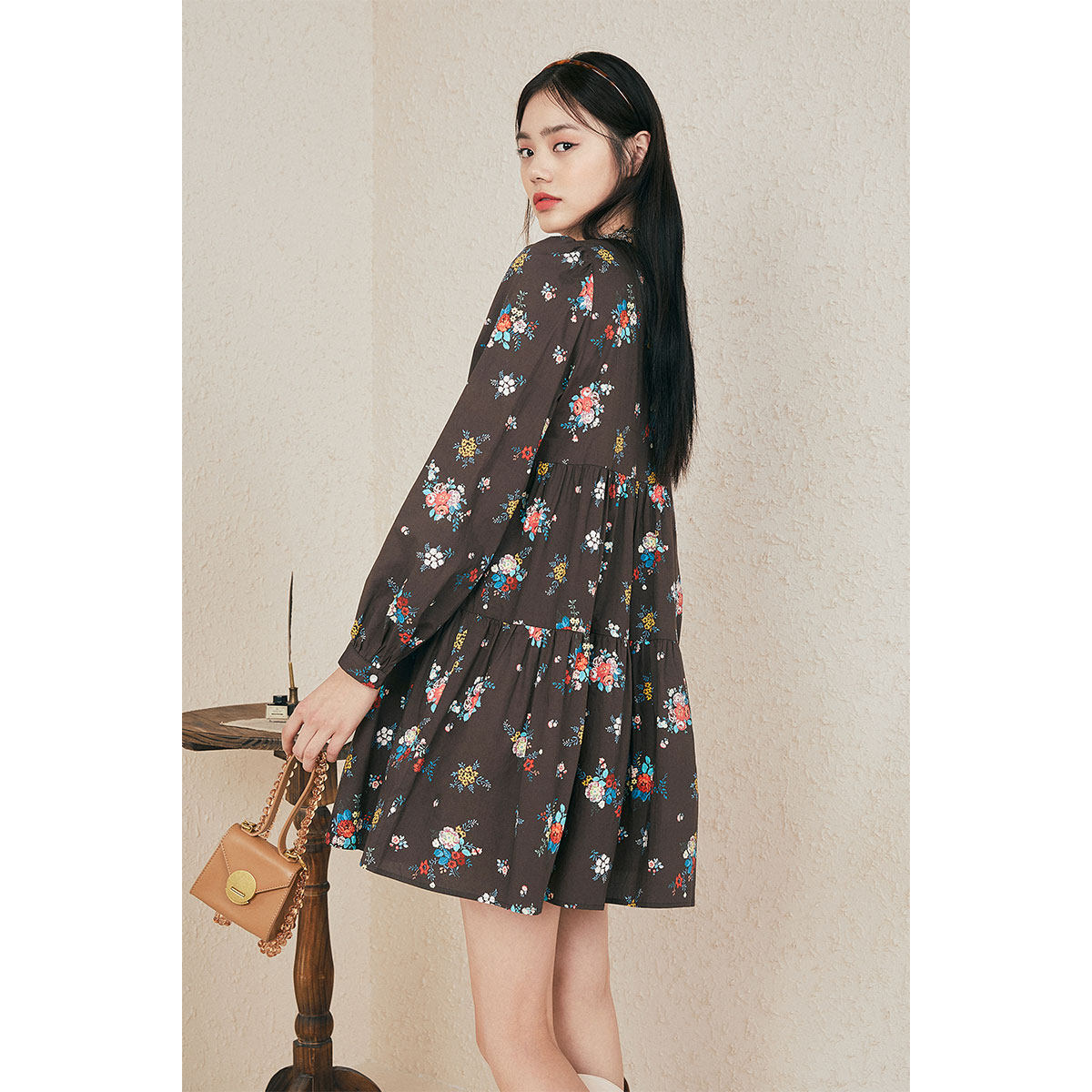 太平鸟黑色宽松2020秋季新款娃娃裙 太平鸟连衣裙