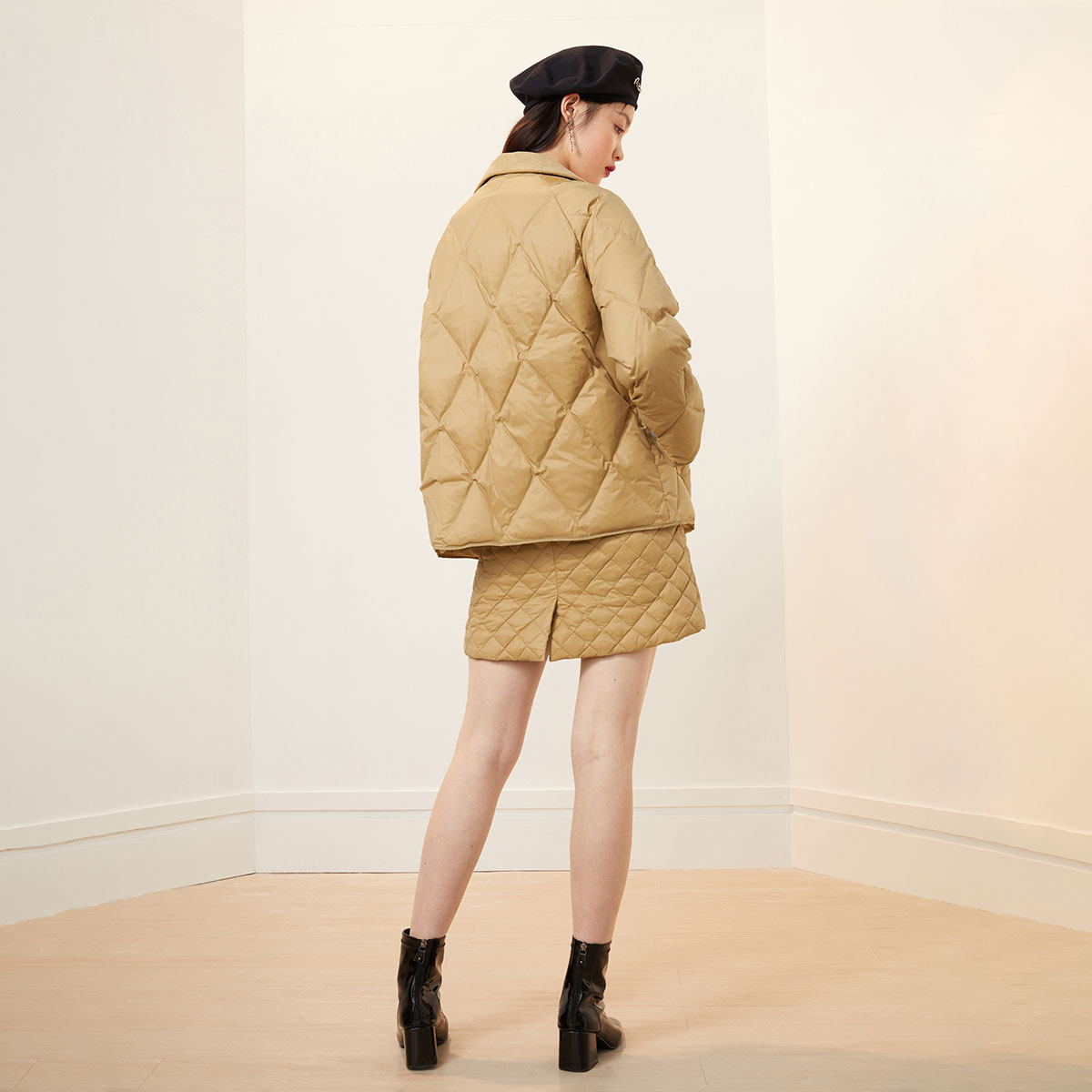 太平鸟灯芯绒拼接轻羽绒2020羽绒服 太平鸟广仁羽绒服