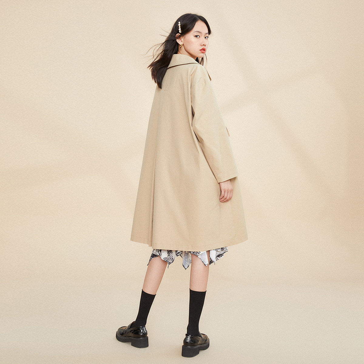 太平鸟娃娃领女中长款小个子风衣 太平鸟广仁风衣