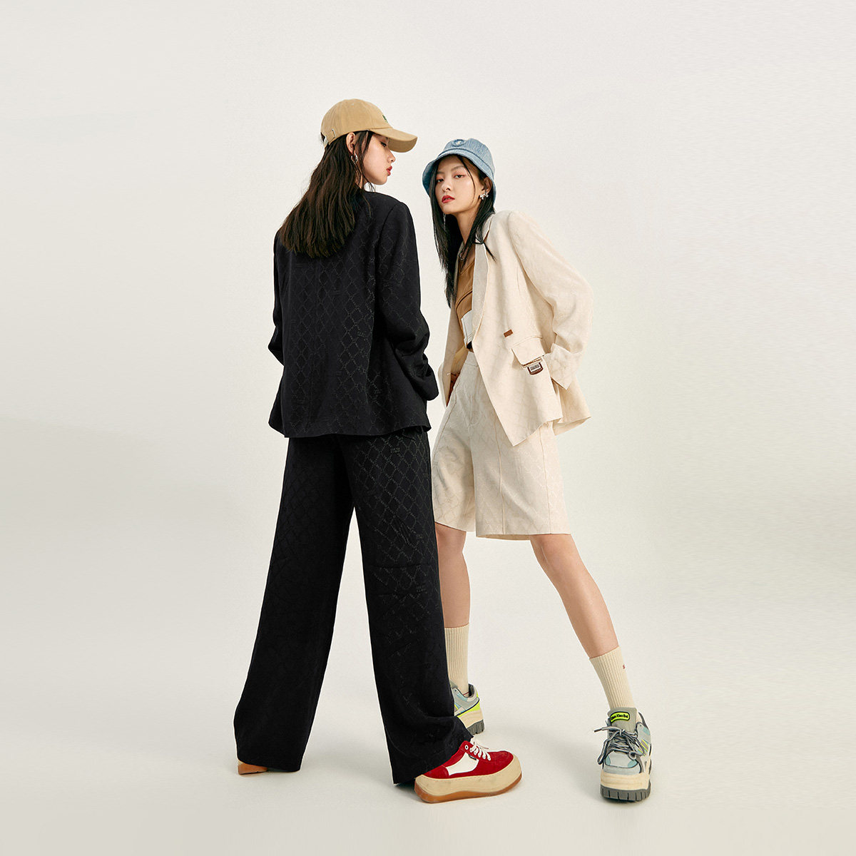 周雨彤同款太平鸟休闲西装外套女 太平鸟喜之乐西装