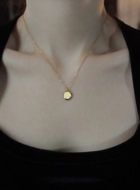 钛钢项链 冷淡风简约字母几何圆牌项链女百搭镀14K金轻奢锁骨链