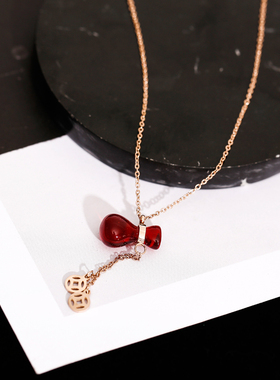 新年小钱袋钛钢镀18k短款锁骨链