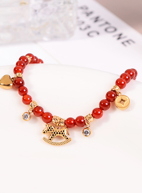 钛钢手链 新年马上有钱红色摇摇木马手链女轻奢串珠手环不褪色