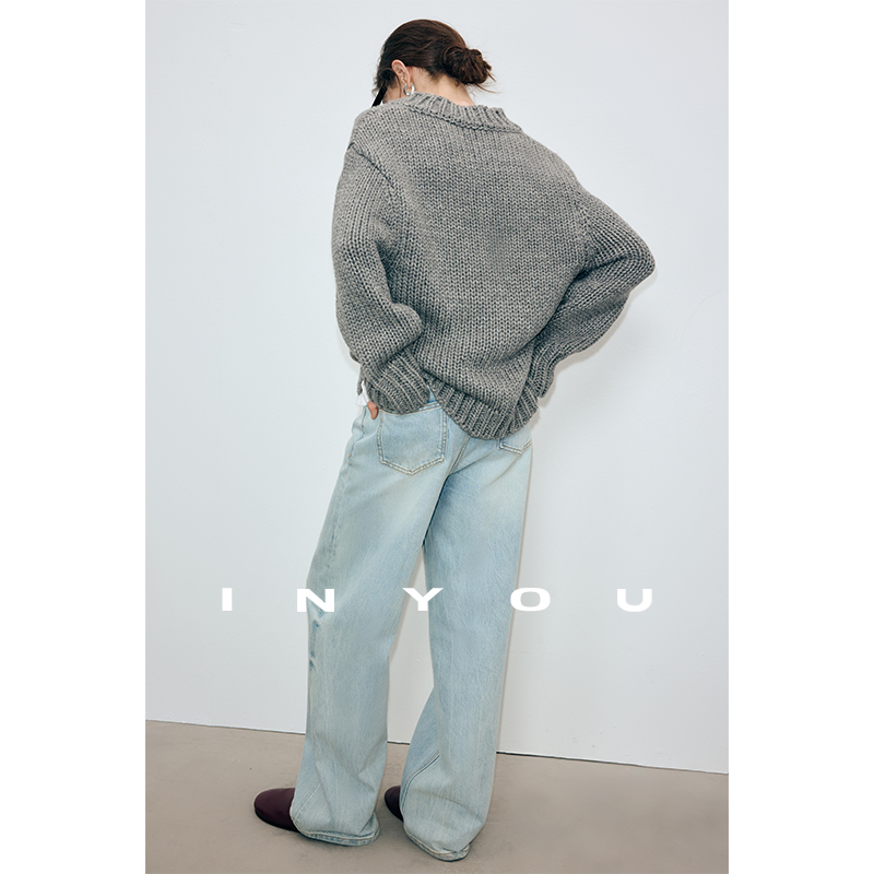 因由 新款保暖厚实手工粗棒针感廓形慵懒感时髦V领针织衫毛衣女 - 图0