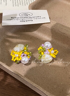 甜美温柔黄色串珠花朵耳钉
