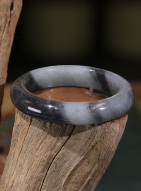 新疆和田玉青花手镯黑白分明