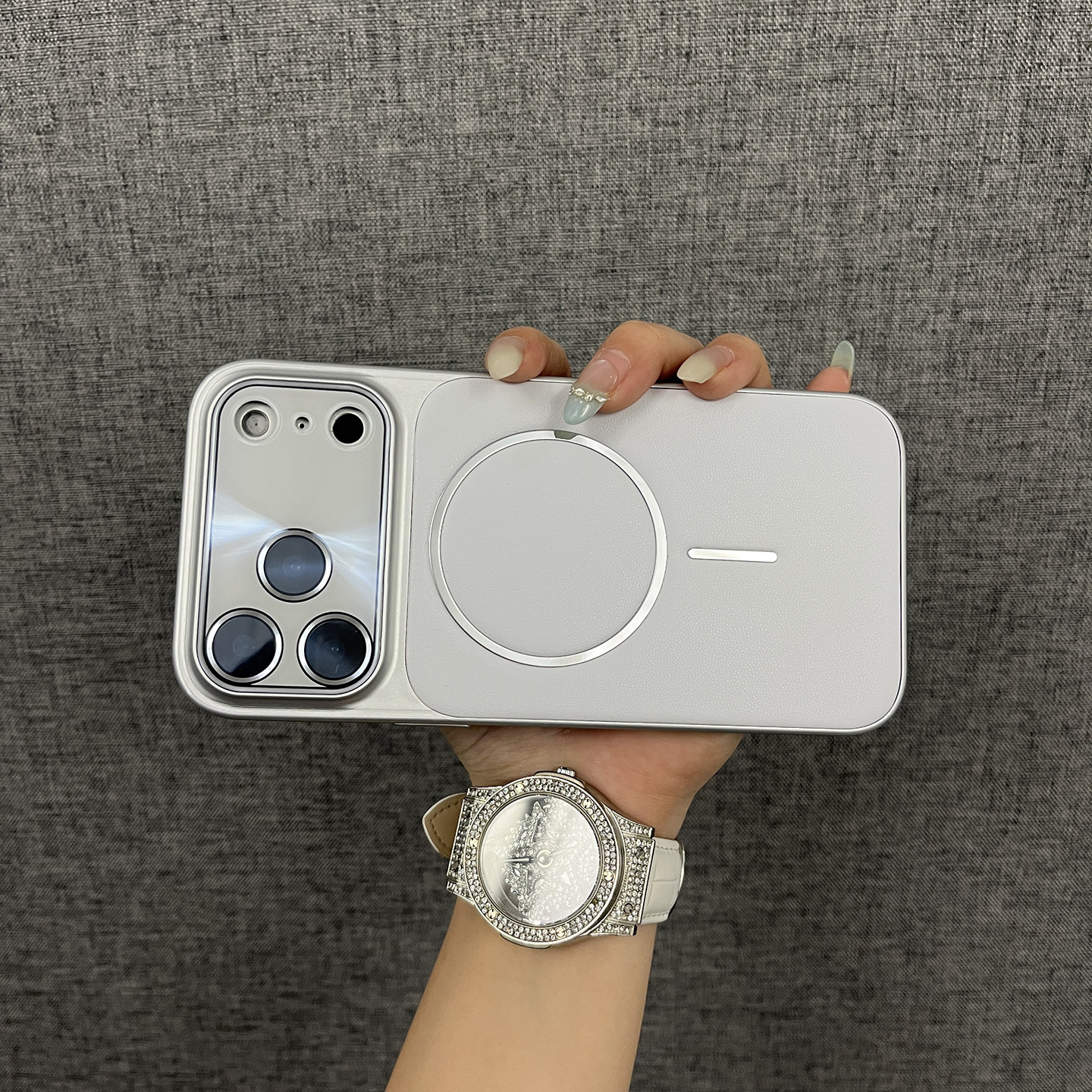 三只鱼【气质素皮纹磁吸典雅白】适用苹果17/16/15promax手机壳新款镜头膜ipone网红防摔全包保护套男女高档,淘宝优惠券,粉丝福利购,淘宝优惠卷