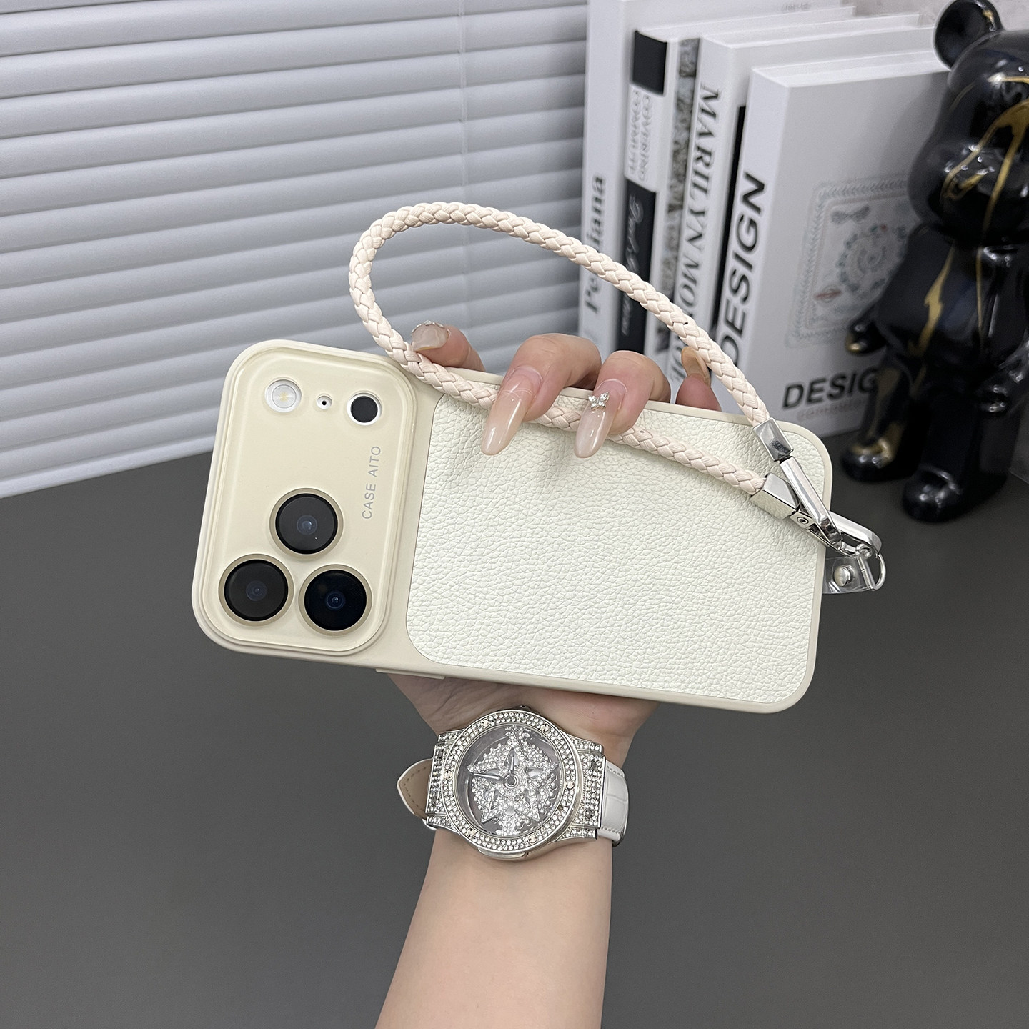 三只鱼【时尚荔枝皮纹米白色手提绳】适用苹果17/16/15promax手机壳新款ipone镜头膜简约防摔全包保护套男女,淘宝优惠券,粉丝福利购,淘宝优惠卷