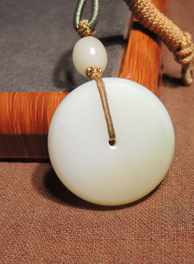 方言和田玉收藏级新疆且末料特色三色翠色糖白玉平安扣吊坠挂件h2