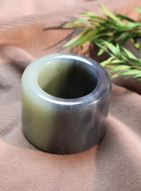 新疆黑白分明青花籽料卡22mm戒指