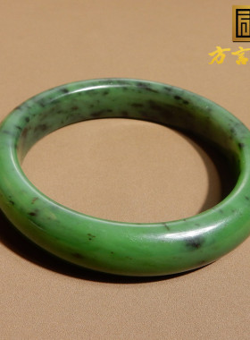 方言女和田玉辣绿手镯