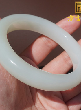 和田玉俄无结构羊脂白玉带翠手镯