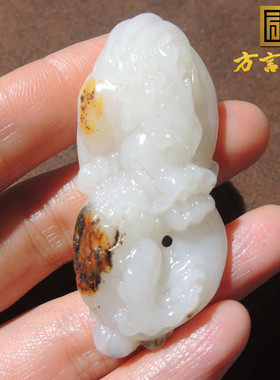 嗨翻天方言和田玉精品佩戴温润细腻金鹿皮白玉籽料龙行天下吊坠O