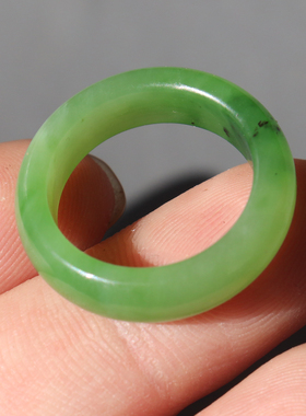 方言和田玉苹果绿碧玉百搭戒指