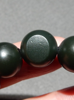 方言和田玉青籽留毛孔手串