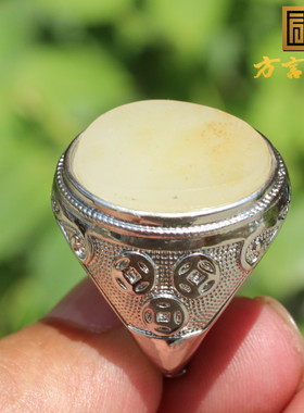 新疆洒金皮白玉银镶钳戒指扳指