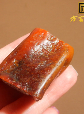 新疆老熟红沁籽料雕件树桩手把件