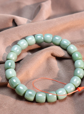 俄罗斯碧玉果绿色10mm老型珠手串