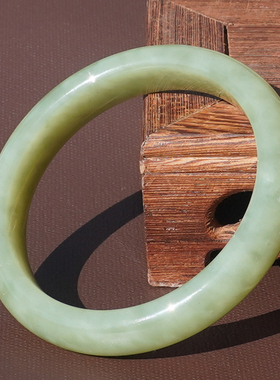 新疆若羌名品细腻油润青黄口手镯