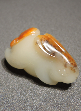 方言和田玉精品特色级高脂糯黄皮羊脂白玉籽料萌宠兔兔吊坠挂件h2