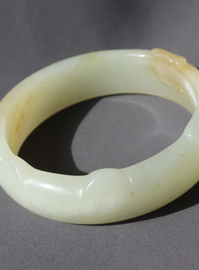 和田玉新疆且末料白玉带糖猫镯