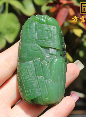 俄罗斯料菠菜绿精雕锦辉堆手把件