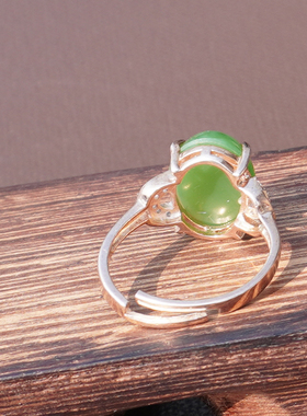 方言和田玉俄料阳绿碧玉银镶戒指