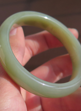 年度巨漏方言和田玉新疆且末老坑料细油润青玉56mm老钱风手镯X5