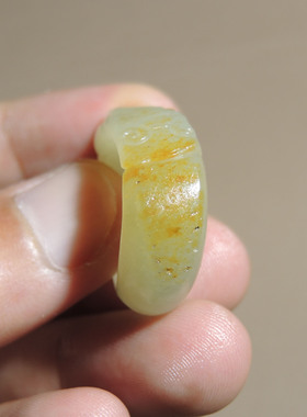 亮眼方言新疆和田玉籽料老熟油润洒金皮暖白种16mm财神戒指扳指S6