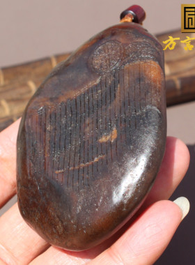 红沁籽料神态炯炯钟馗把件摆件