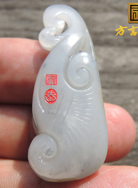 红沁皮三色白青花籽料如意吊坠