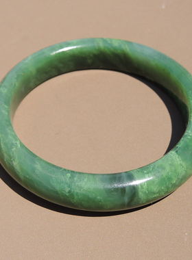 方言罕见精品和田玉俄罗斯带翠色天阳绿色碧玉内径61mm精美手镯O8