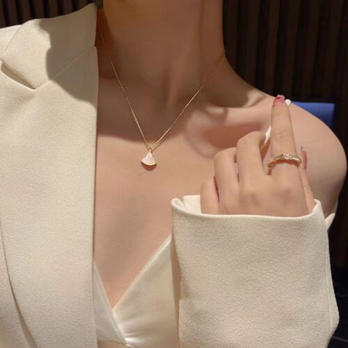 扇子项链女小众设计感高级感锁骨链潮新款网红轻奢扇子时尚毛衣链 - 图1