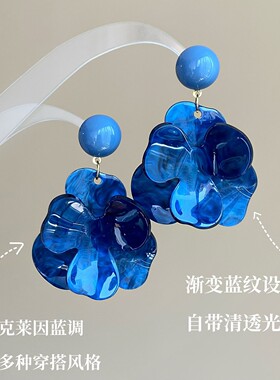克莱因蓝花朵夸张耳夹2026新款