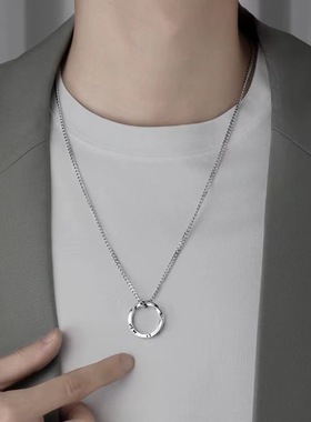 莫比乌斯项链男士潮牌百搭高级感双环字母吊坠锁骨链简约生日礼物