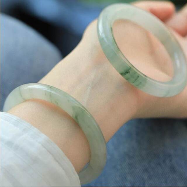 Xinjiang natural Tianshan green ice seed floating flower round bracelet