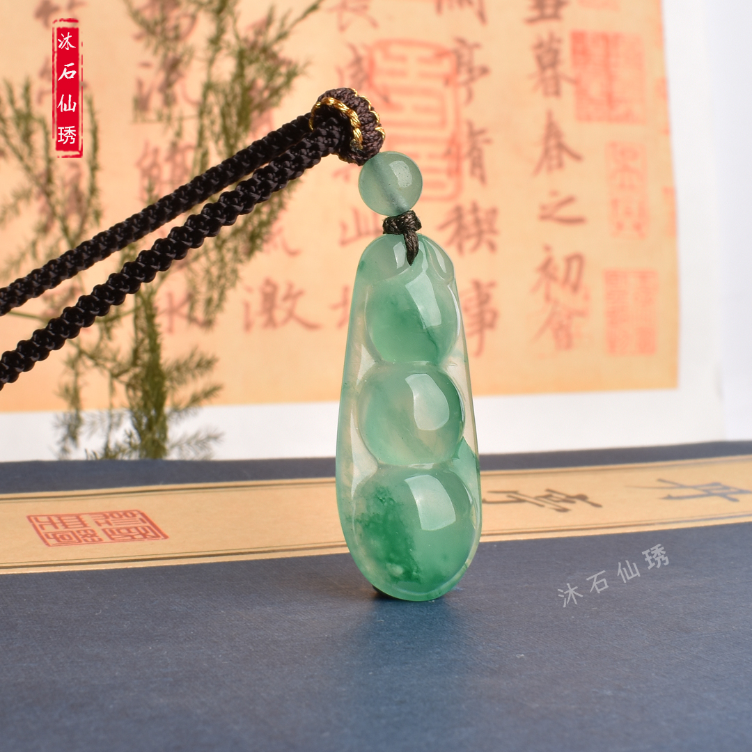 非洲翠四季豆吊坠女款独龙玉飘绿挂件石英岩质玉首饰玉坠 - 图1