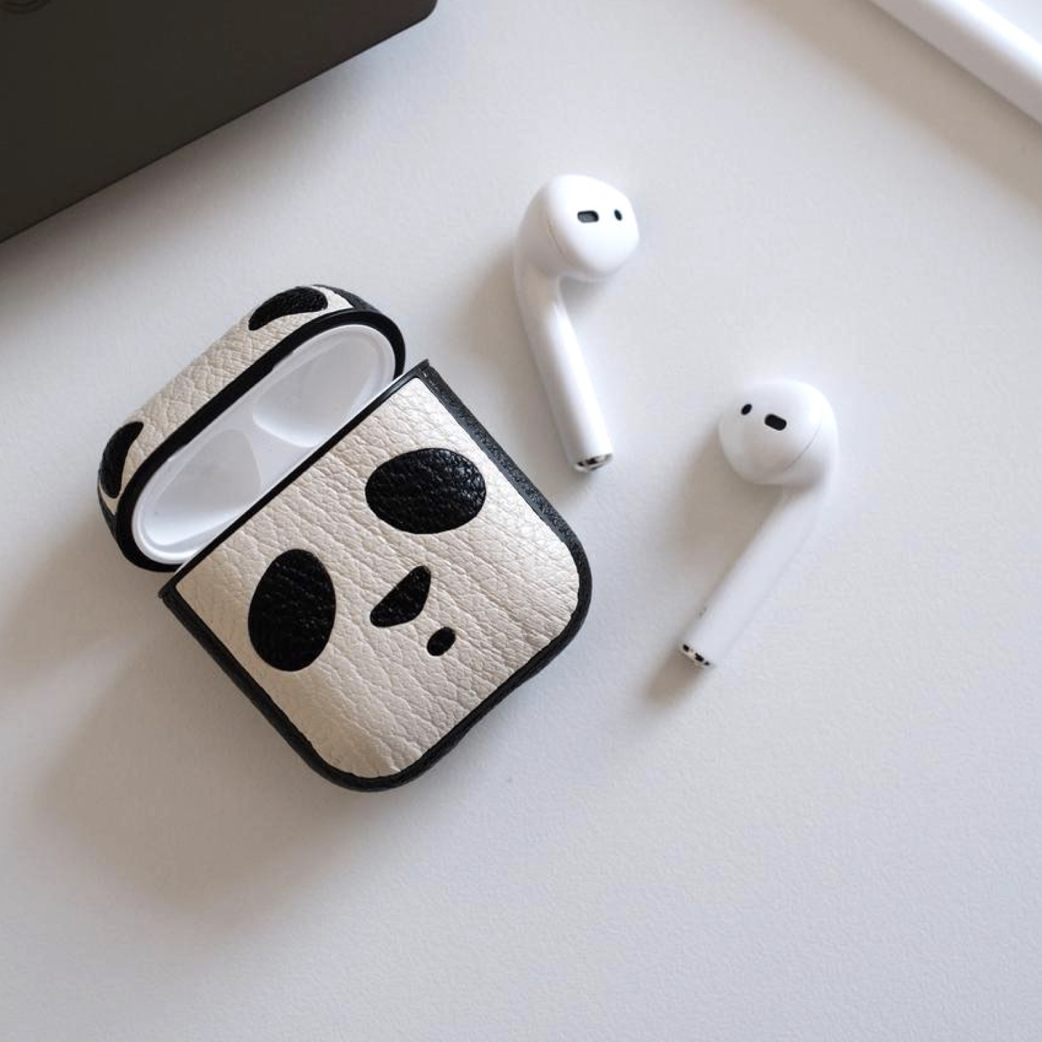 里面LM｜可爱熊猫真皮AirPods123代AirPodspro12代耳机壳定制保护套刻字定制精致个性不撞壳小众多色可选原创-图1