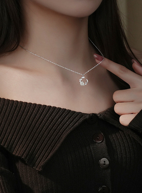 猫蛰纯银女生月牙花环项链