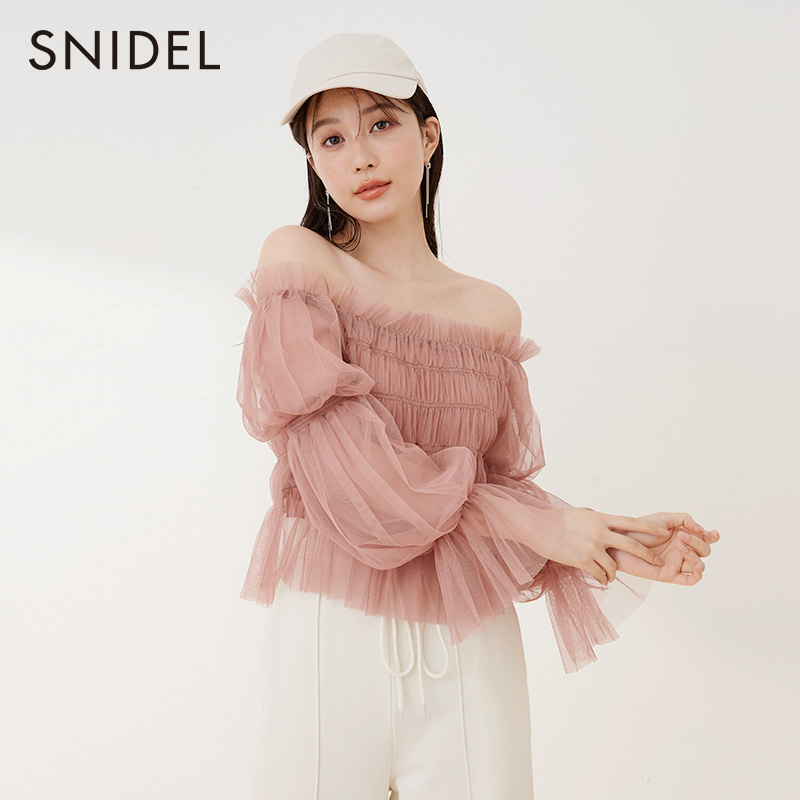 SNIDEL春夏甜美仙女一字领露肩薄纱褶皱藕节袖衬衫上衣SWFB234160