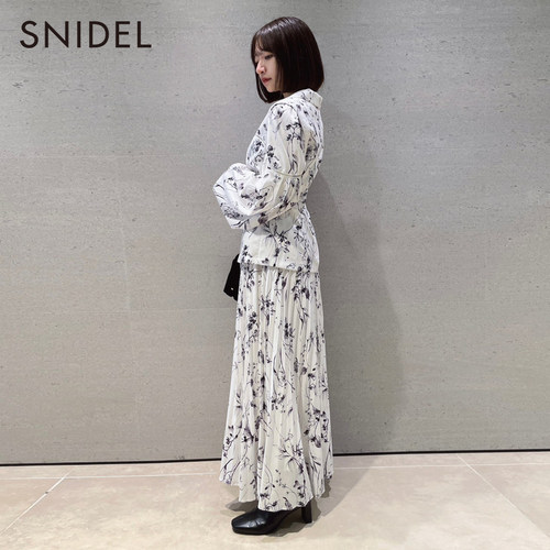 SNIDEL秋冬甜美翻领长袖印花雪纺百褶连衣裙SWFO235073 - 图0