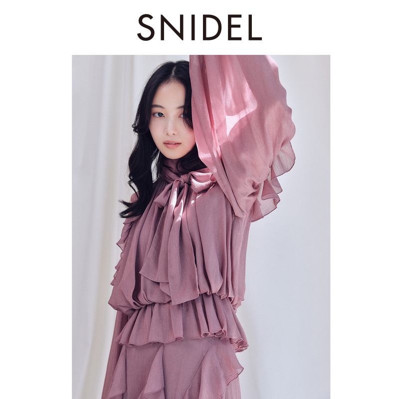 SNIDEL2025秋冬新品甜美荷叶边露肩压褶蝴蝶结系带衬衫SWFB255028,淘宝优惠券,粉丝福利购,淘宝优惠卷
